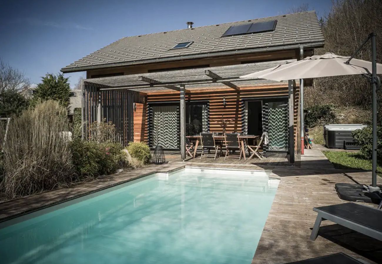 Chalet in Nâves-Parmelan - Venez Chez Vous Le Cocon du Parmelan