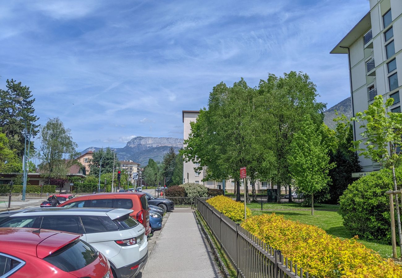 Apartment in Annecy - Chez Lou appartement proche du lac moderne