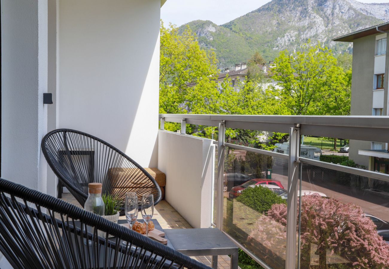 Apartment in Annecy - Chez Lou appartement proche du lac moderne