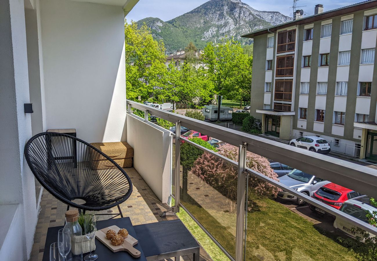 Apartment in Annecy - Chez Lou appartement proche du lac moderne