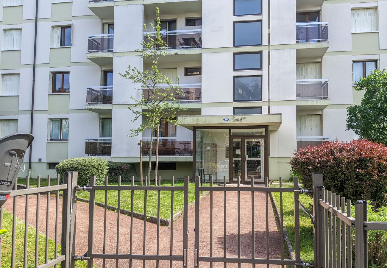 Apartment in Annecy - Chez Lou appartement proche du lac moderne