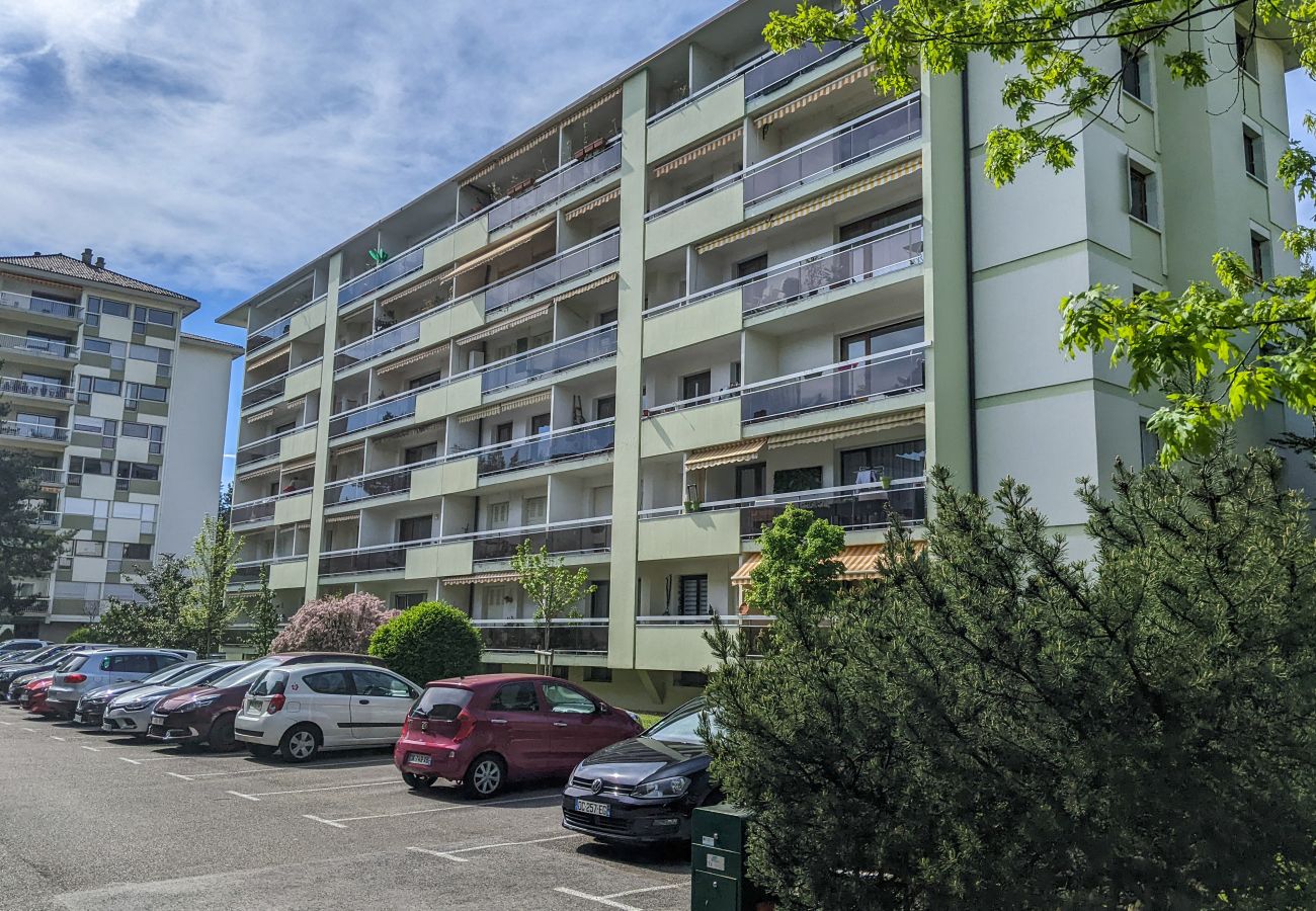 Apartment in Annecy - Chez Lou appartement proche du lac moderne