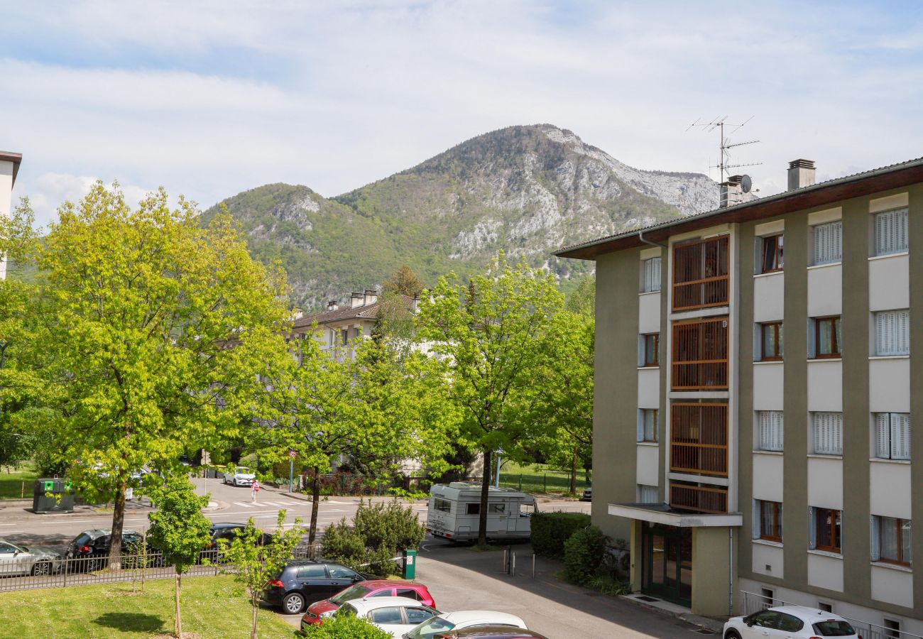 Apartment in Annecy - Chez Lou appartement proche du lac moderne