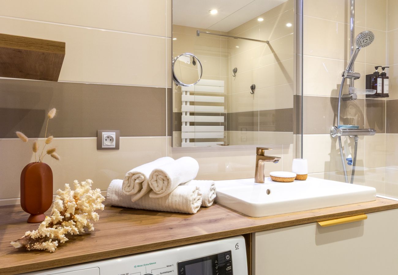 Apartment in Saint-Jorioz - Tournette, vue montagne & belle terrasse