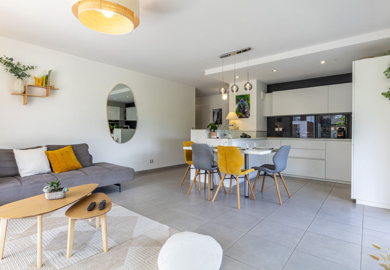 Apartment in Saint-Jorioz - Tournette, vue montagne & belle terrasse