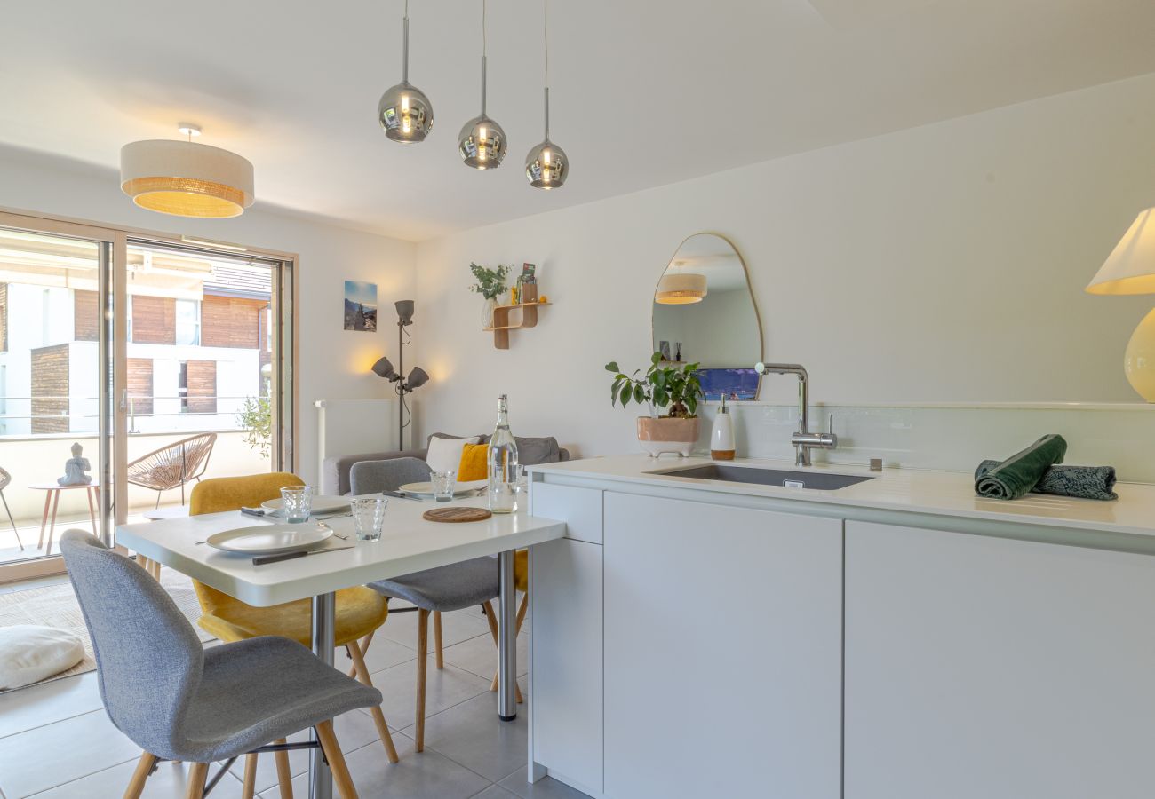 Apartment in Saint-Jorioz - Tournette, vue montagne & belle terrasse