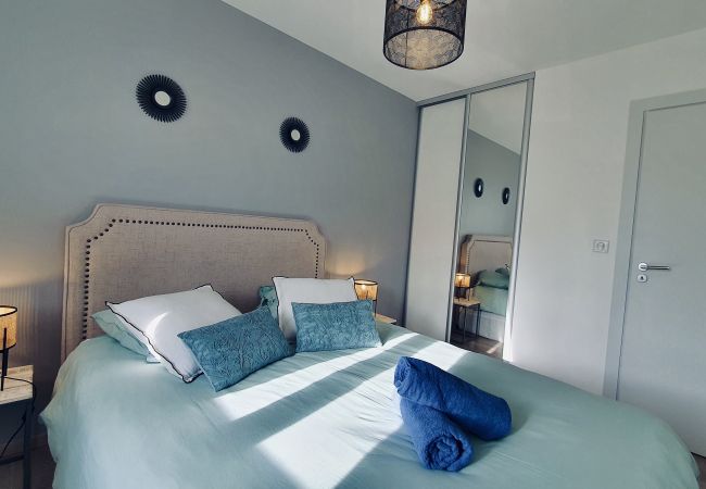 Appartement à Annecy - Le Continental Beau T2 plein centre + parking Appartement à Annecy - Le Continental Beau T2 plein centre + parking