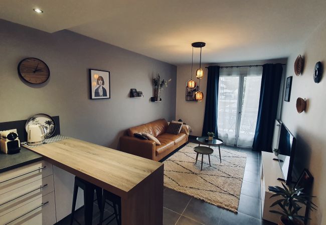 Appartement à Annecy - Le Continental Beau T2 plein centre + parking Appartement à Annecy - Le Continental Beau T2 plein centre + parking