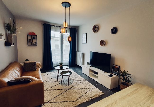 Appartement à Annecy - Le Continental Beau T2 plein centre + parking Appartement à Annecy - Le Continental Beau T2 plein centre + parking