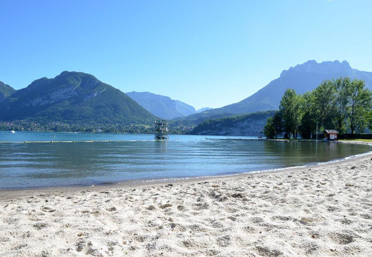 Appartement à Annecy - La Plume appartement avec parking et vue lac