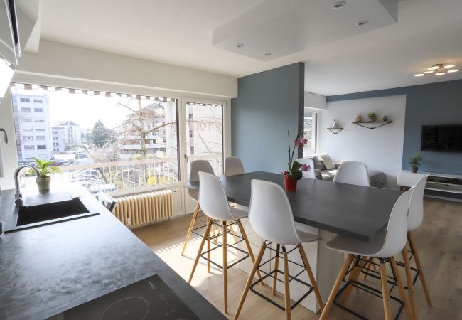 Appartement à Annecy - Azur 4* Bleu lumineux  Annecy centre-ville et lac Appartement à Annecy - Azur 4* Bleu lumineux  Annecy centre-ville et lac