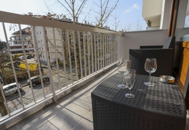 Appartement à Annecy - Azur 4* Bleu lumineux  Annecy centre-ville et lac Appartement à Annecy - Azur 4* Bleu lumineux  Annecy centre-ville et lac