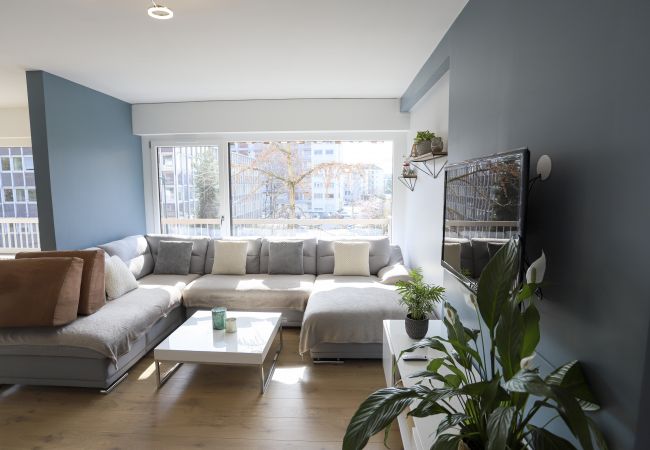 Appartement à Annecy - Azur 4* Bleu lumineux  Annecy centre-ville et lac Appartement à Annecy - Azur 4* Bleu lumineux  Annecy centre-ville et lac