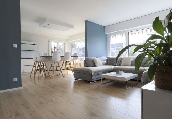 Appartement à Annecy - Azur 4* Bleu lumineux  Annecy centre-ville et lac Appartement à Annecy - Azur 4* Bleu lumineux  Annecy centre-ville et lac