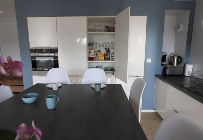 Appartement à Annecy - Azur 4* Bleu lumineux  Annecy centre-ville et lac Appartement à Annecy - Azur 4* Bleu lumineux  Annecy centre-ville et lac