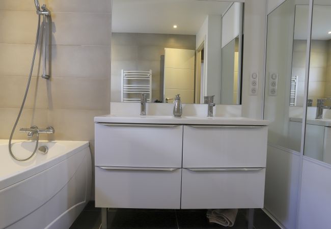 Appartement à Annecy - Azur 4* Bleu lumineux  Annecy centre-ville et lac Appartement à Annecy - Azur 4* Bleu lumineux  Annecy centre-ville et lac