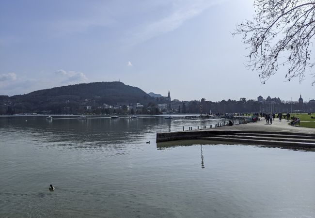 Appartement à Annecy - Azur 4* Bleu lumineux  Annecy centre-ville et lac Appartement à Annecy - Azur 4* Bleu lumineux  Annecy centre-ville et lac