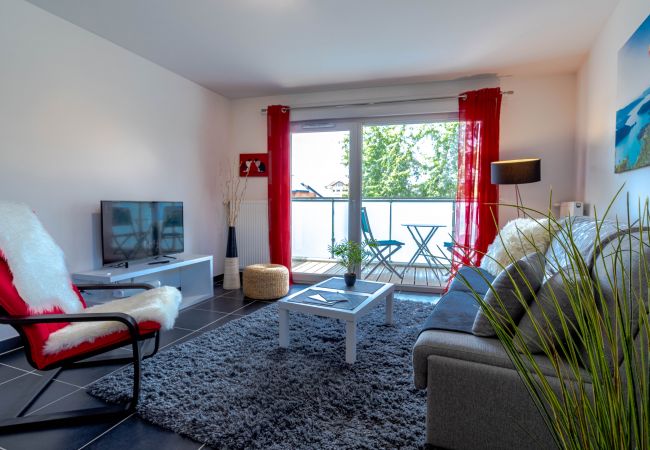 Appartement à Annecy - Le Coquelicot 3*/ Confortable et Calme Appartement à Annecy - Le Coquelicot 3*/ Confortable et Calme
