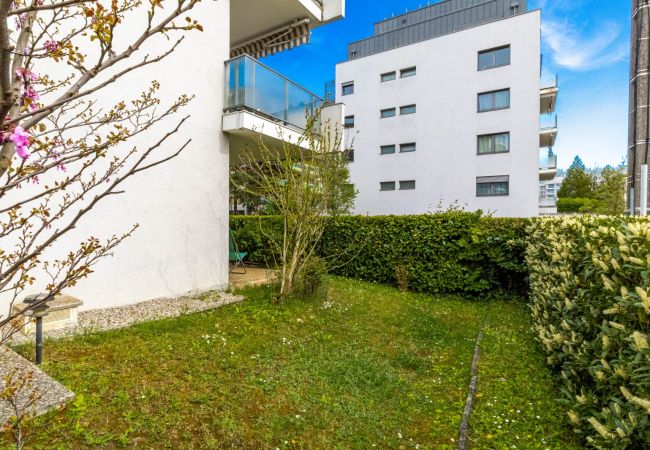 Appartement à Annecy - Le Gouverneur, 100m du lac avec parking Appartement à Annecy - Le Gouverneur, 100m du lac avec parking