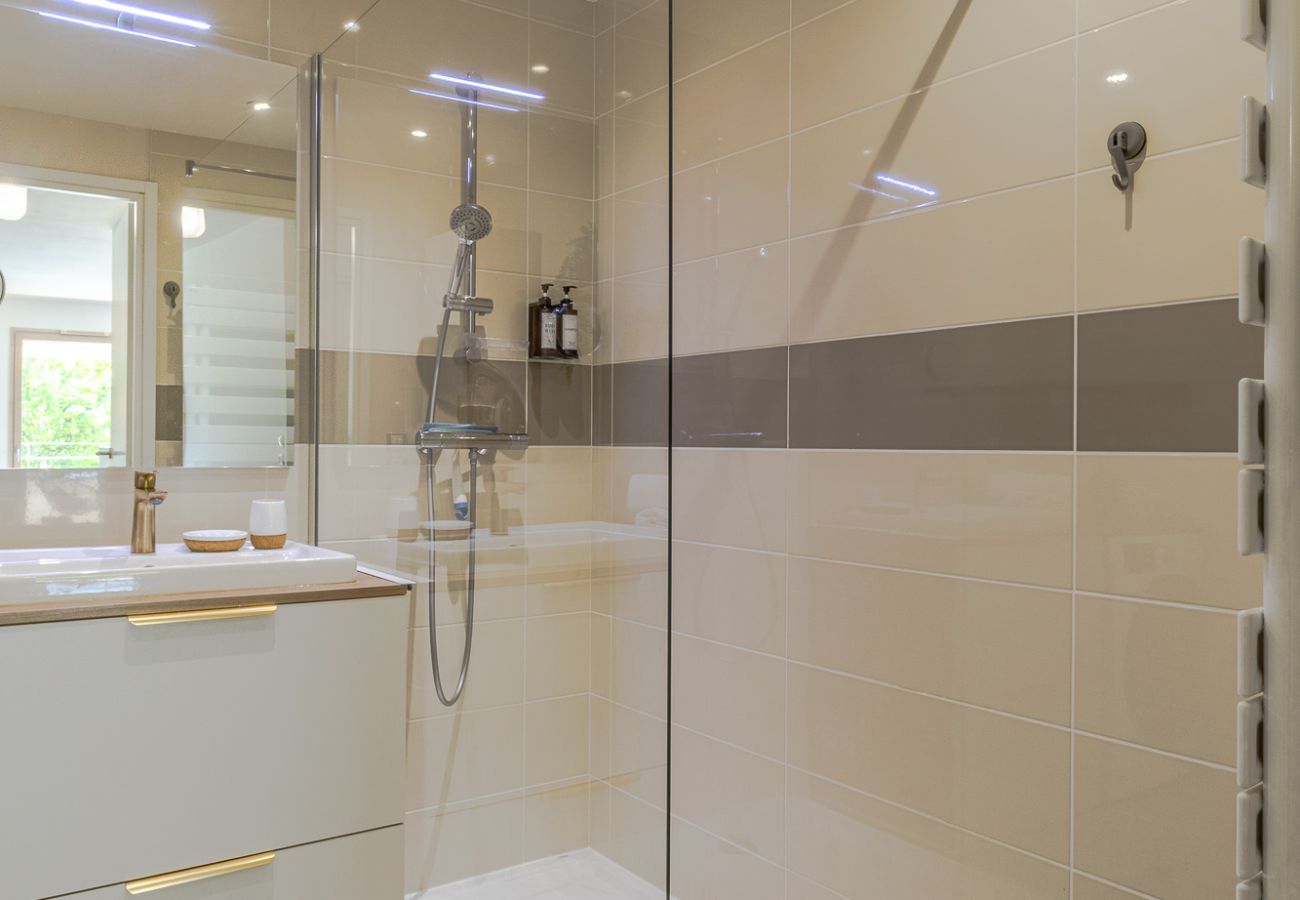 Appartement à Saint-Jorioz - Tournette, vue montagne & belle terrasse